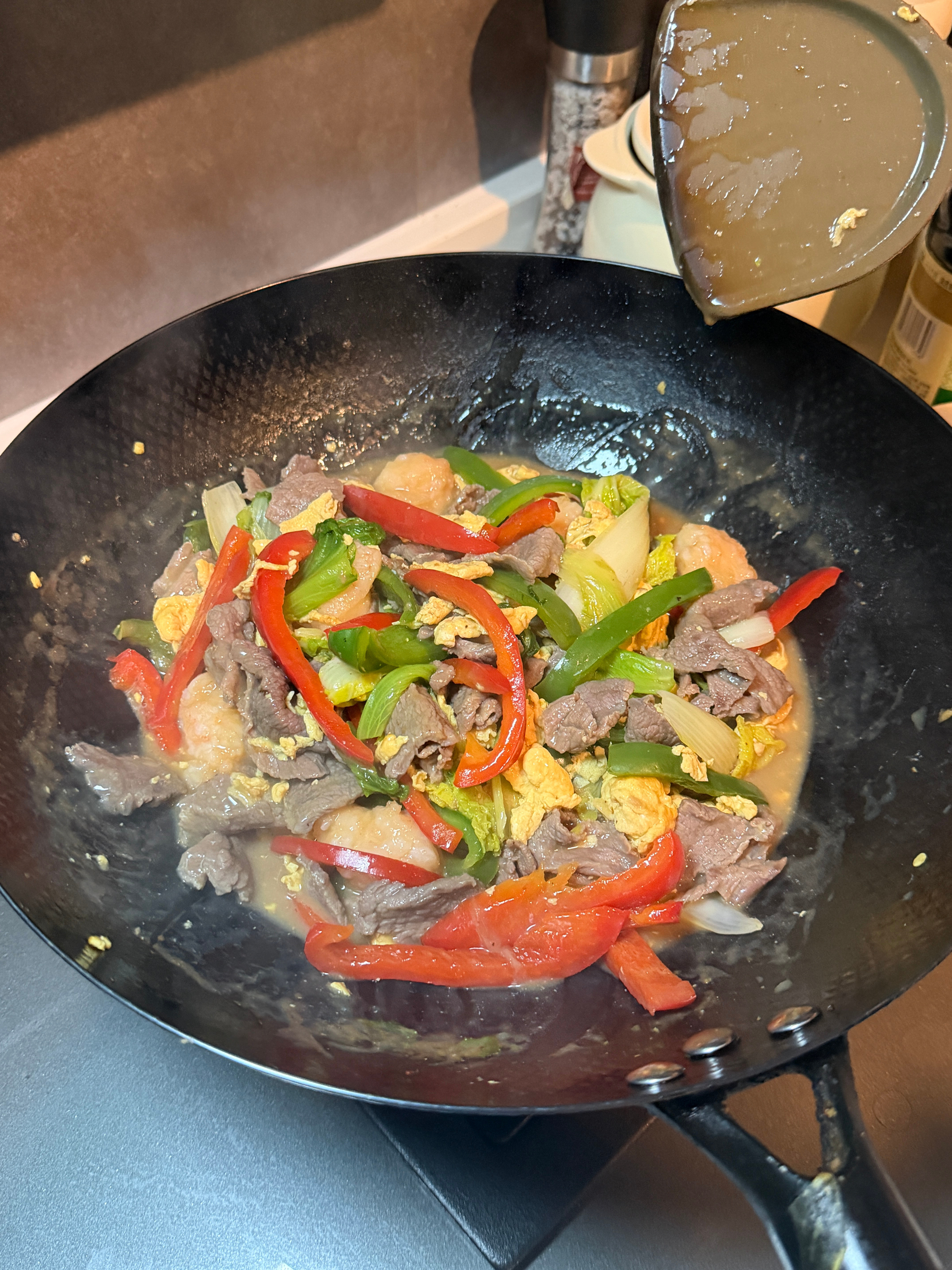 助理妹妹最近减肥在家做减脂餐，刚好我说我也要减肥，就直接我买好菜让她在我家做了，