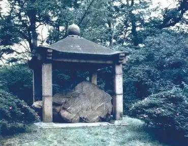 日本皇宫里竟然藏着一块中国石碑？它叫唐鸿胪井碑，立于公元714年，记载了唐