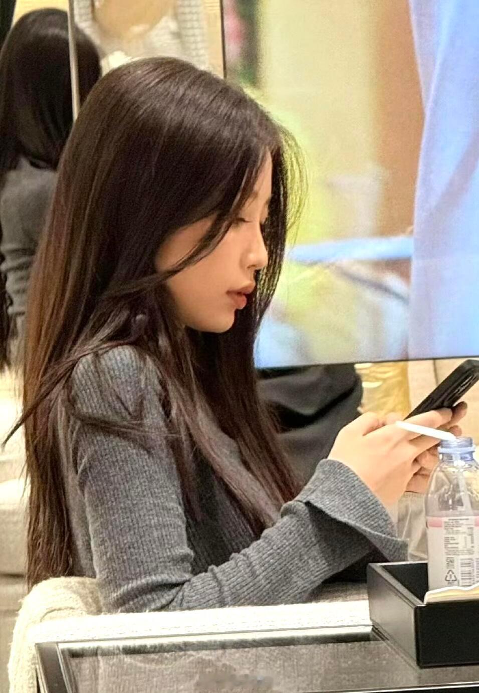 这侧脸还不好看？