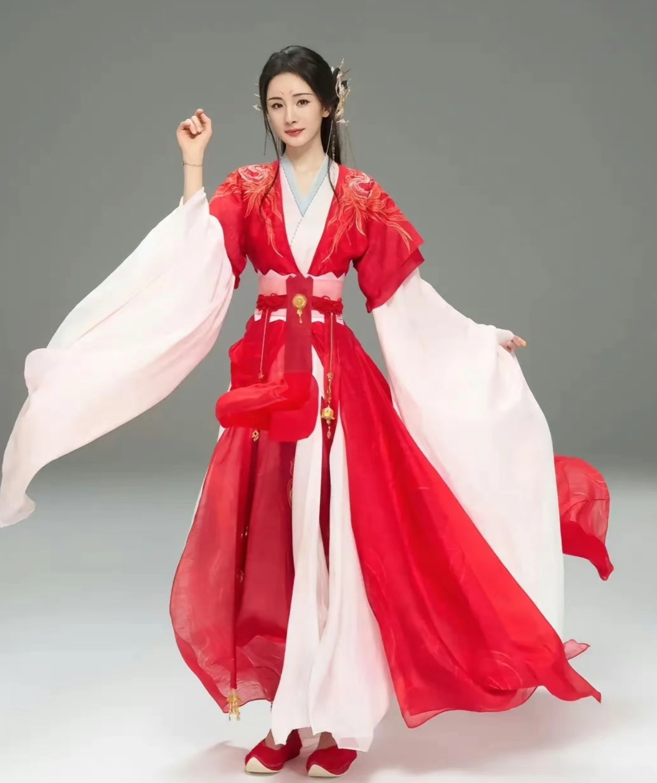 狐妖三部曲月红、竹业、王权，只有易小雅在认真工作​​​