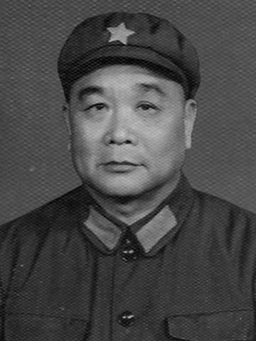 1950年，恩施分区司令员王定烈乘车去剿匪，途中得知参谋在出发前打了电话，感觉不