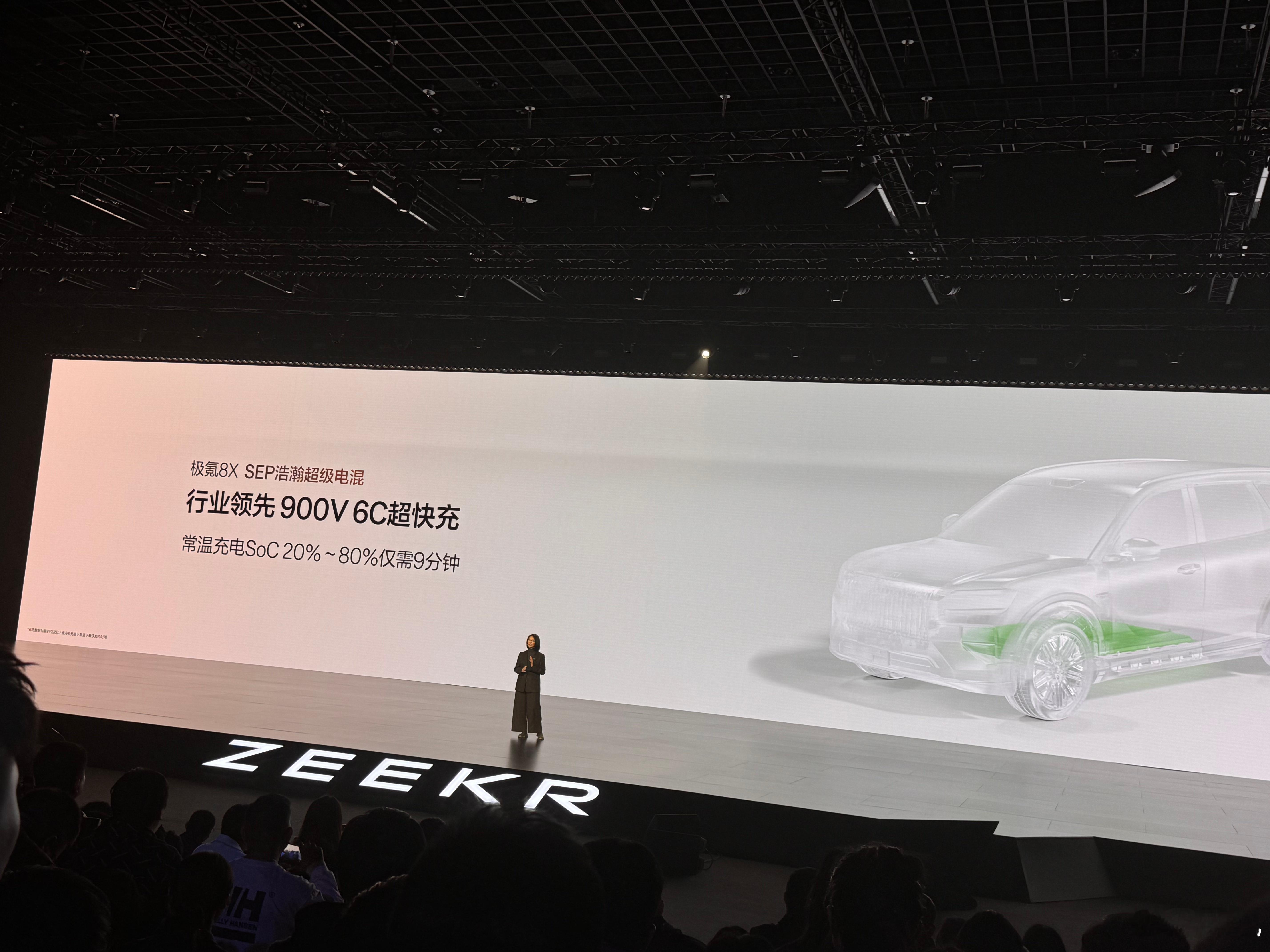 我之前就说过，极氪8X是继承了极氪9X很多先进技术的。帮看看图8图9，两款什么竞