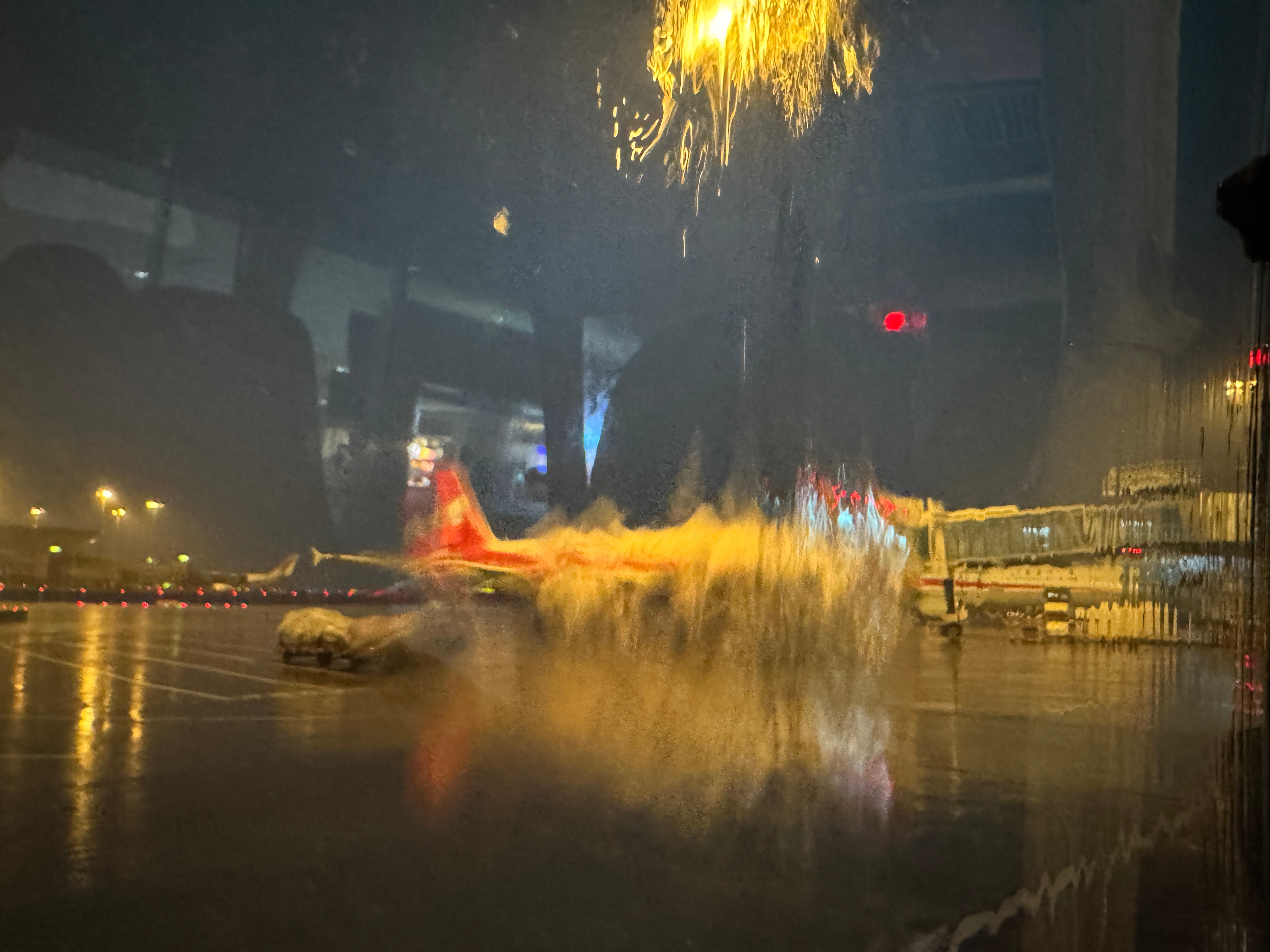 刚上摆渡车，这天气………飞行日记​​​