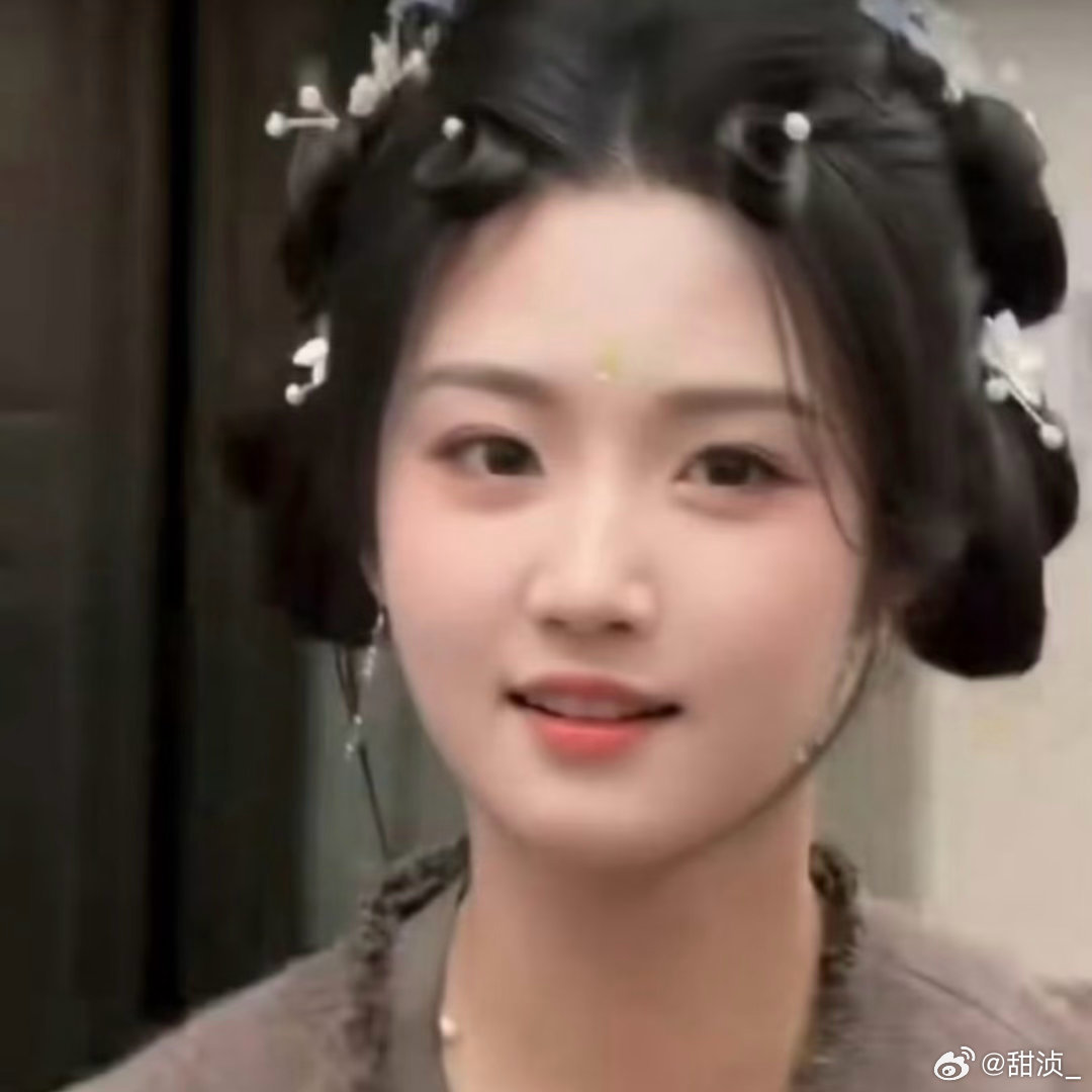 来一口白嫩的糯米团子🍡#卢昱晓#​