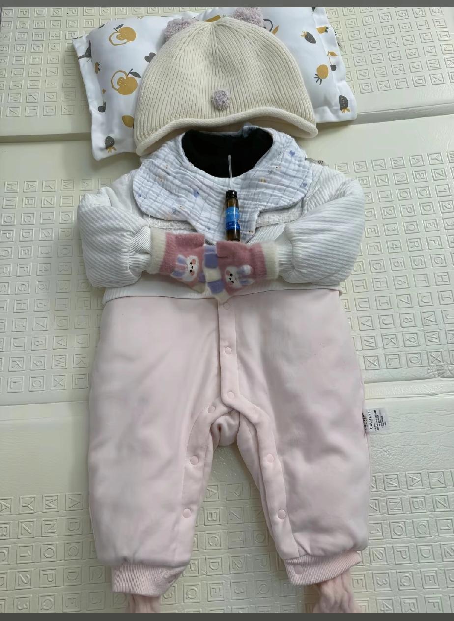 小洛洛，奶奶按时给你冲的奶粉，打开的钙钙你都喝了吗？奶奶担心你吃不饱，担心你缺钙