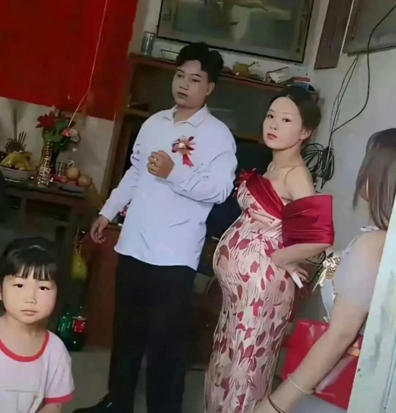 据说一个二婚的女人，怀孕了婆家才让结婚。