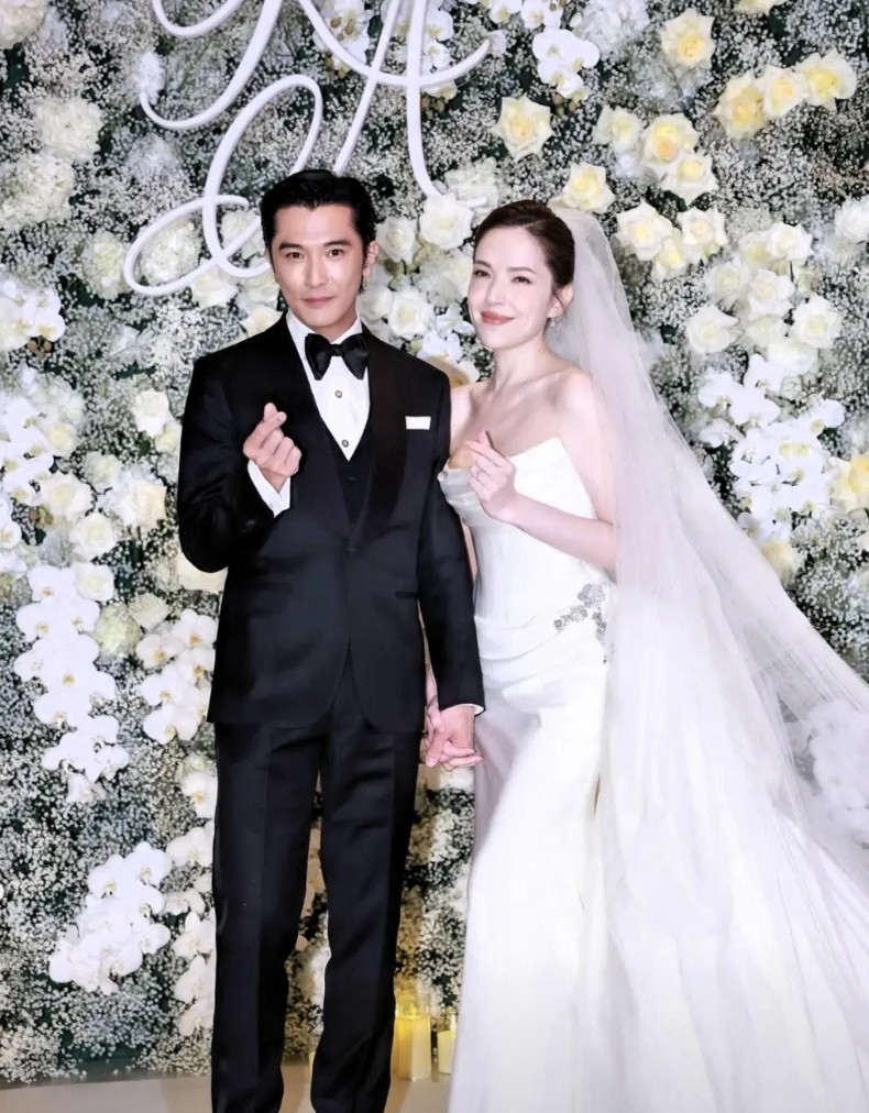 邱泽许玮甯今天在台北大婚，顶帅顶美的两个人，真是养眼！许玮甯穿婚纱也太漂亮了吧，