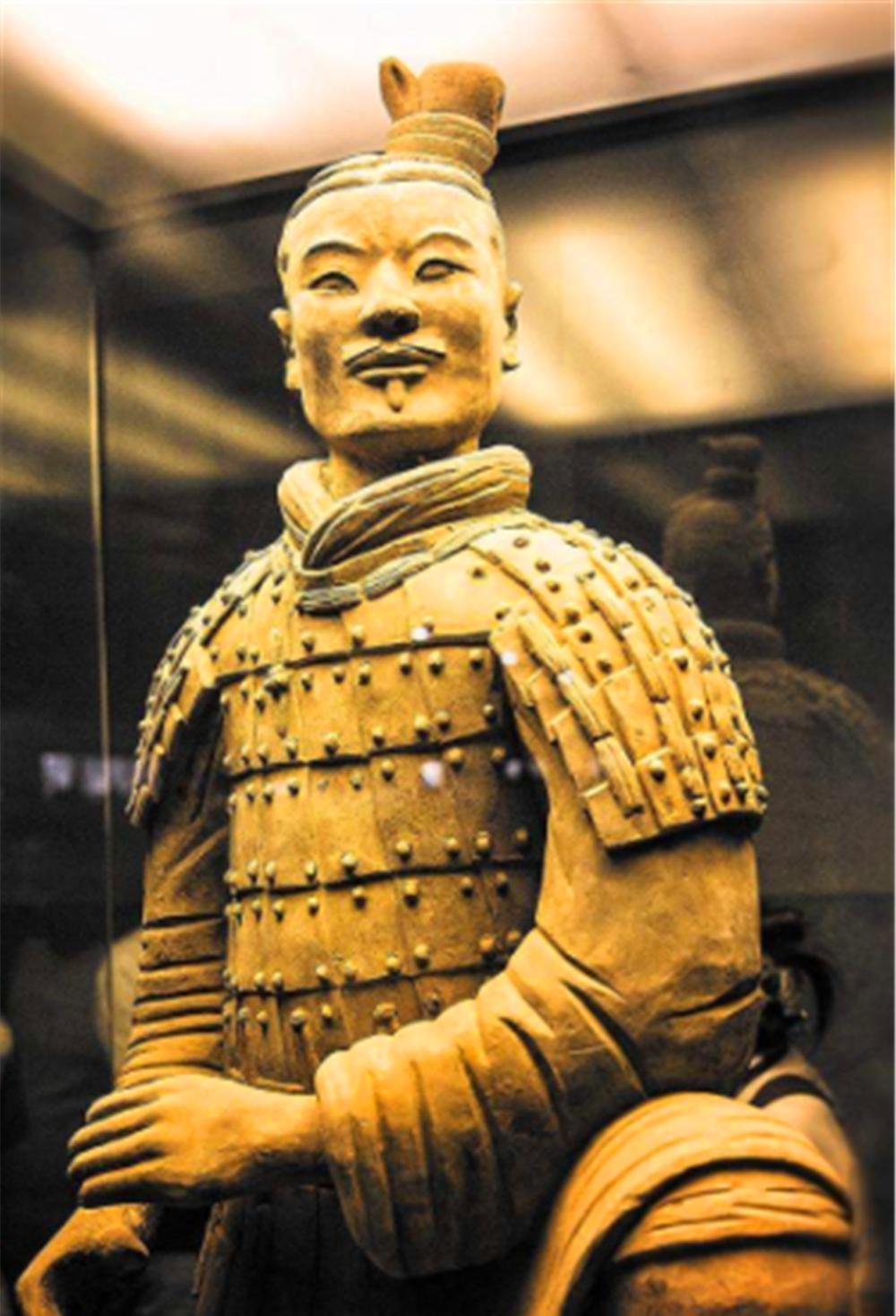 1983年，我国出借兵马俑在日本展览。一名日本男子突然而至怒喊道：“为什么要在日