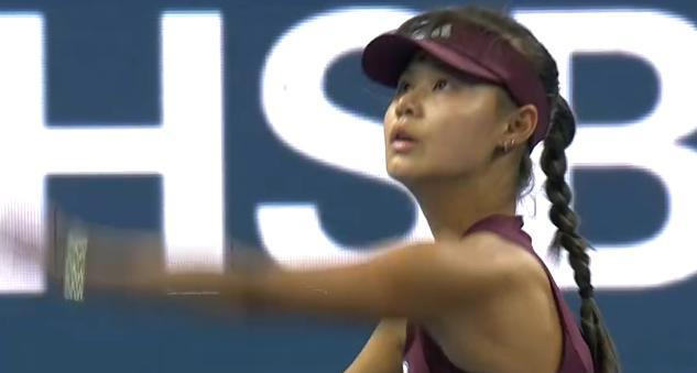 祝贺16岁的孙心然拿下WTA1000女单首胜！面对排名一百多点儿的利斯，初登