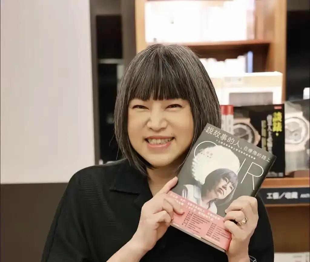 范琪斐表示，我是亲绿立场，但我不昧着事实说话！近日晚上，亲绿媒体人范琪斐在直播