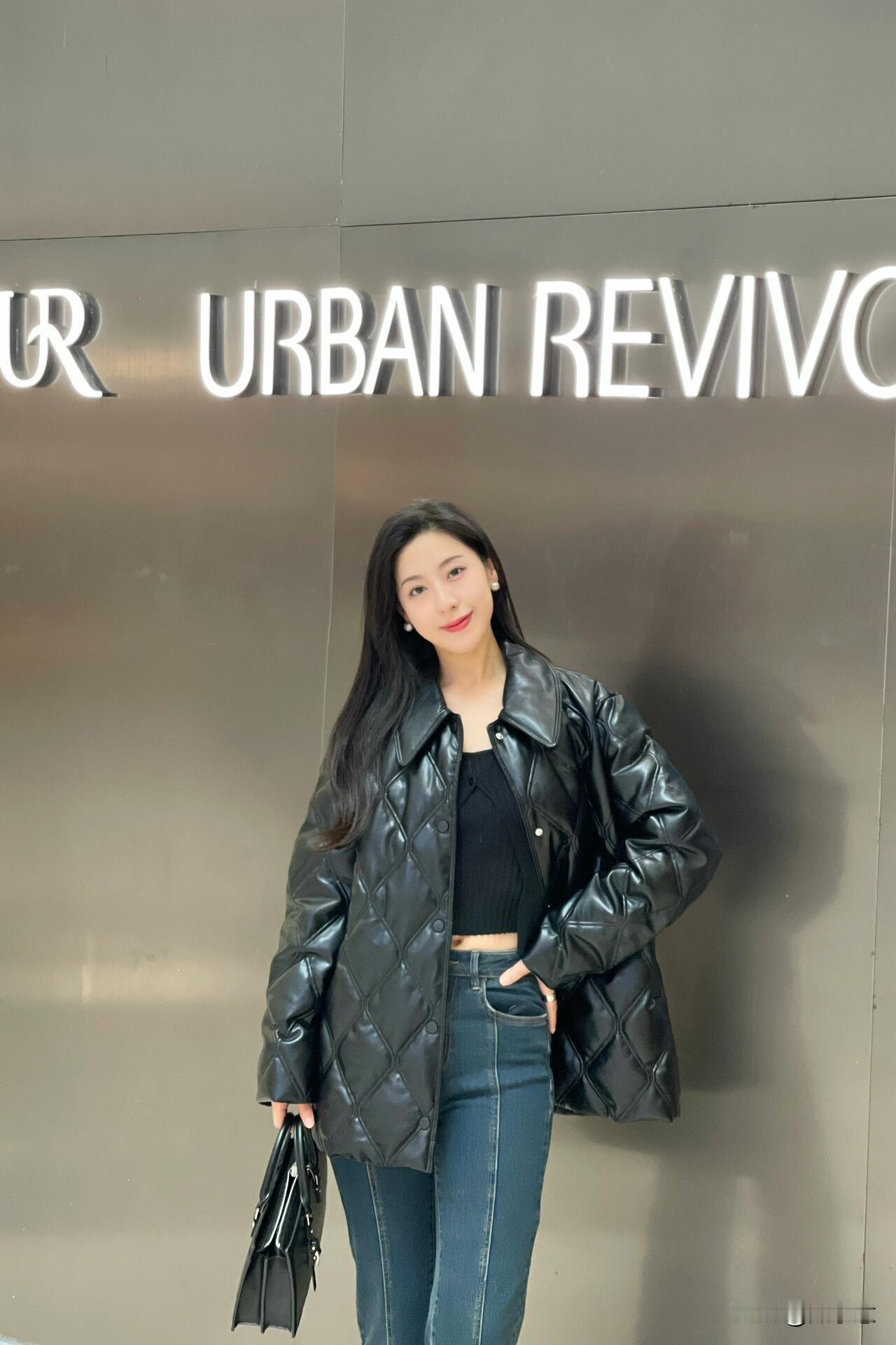 我的城市下雪了❄羽绒服要安排上啦！现在这个天越来越冷！今天我们城市都下雪了南