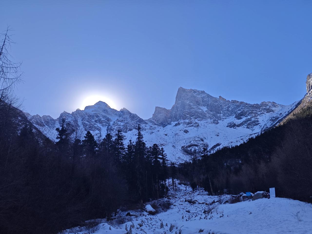 冬天的毕棚沟，果然还是别有一番风景！上一次，还是两年前来的，当时还是九月份，