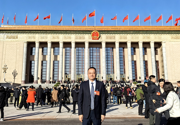 全国人大代表庹庆明：建议高速由重大节假日免费改为年度3000公里免费