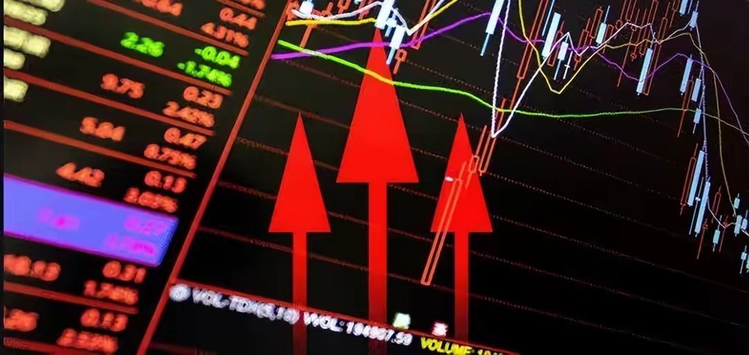 果然，今天A股低开之后很快翻红，这说明利空已经落地消化，变成利好，A股将会延续趋