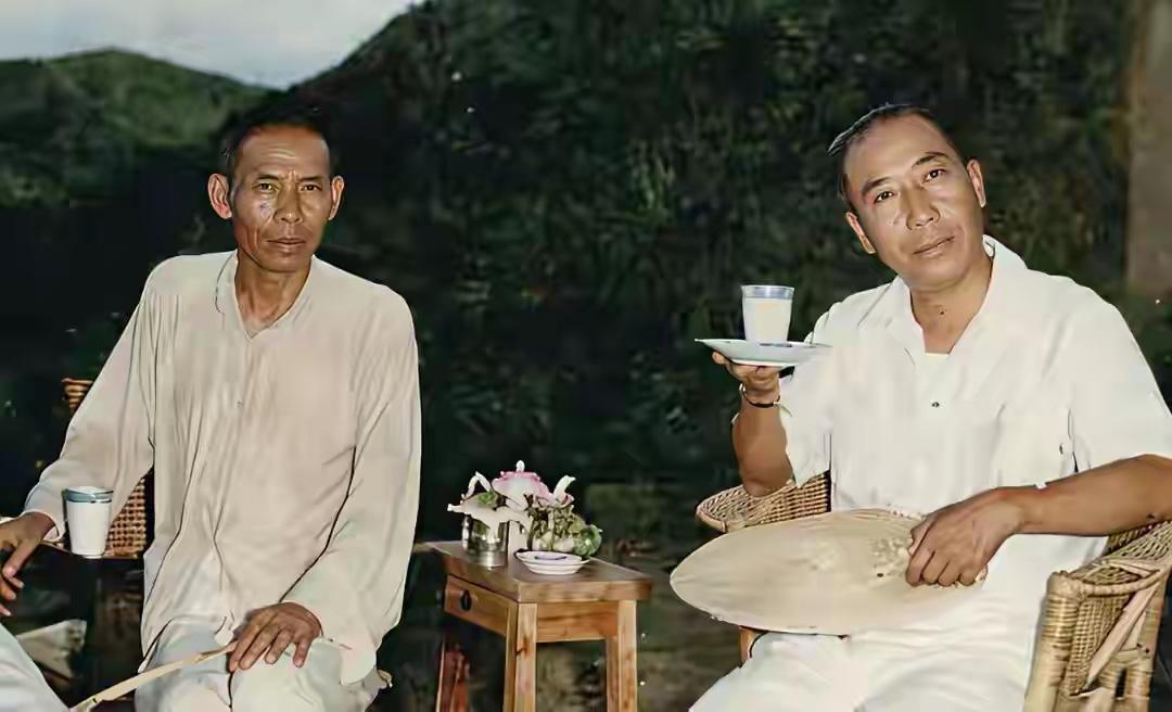 能认出这二位的，至少50岁了