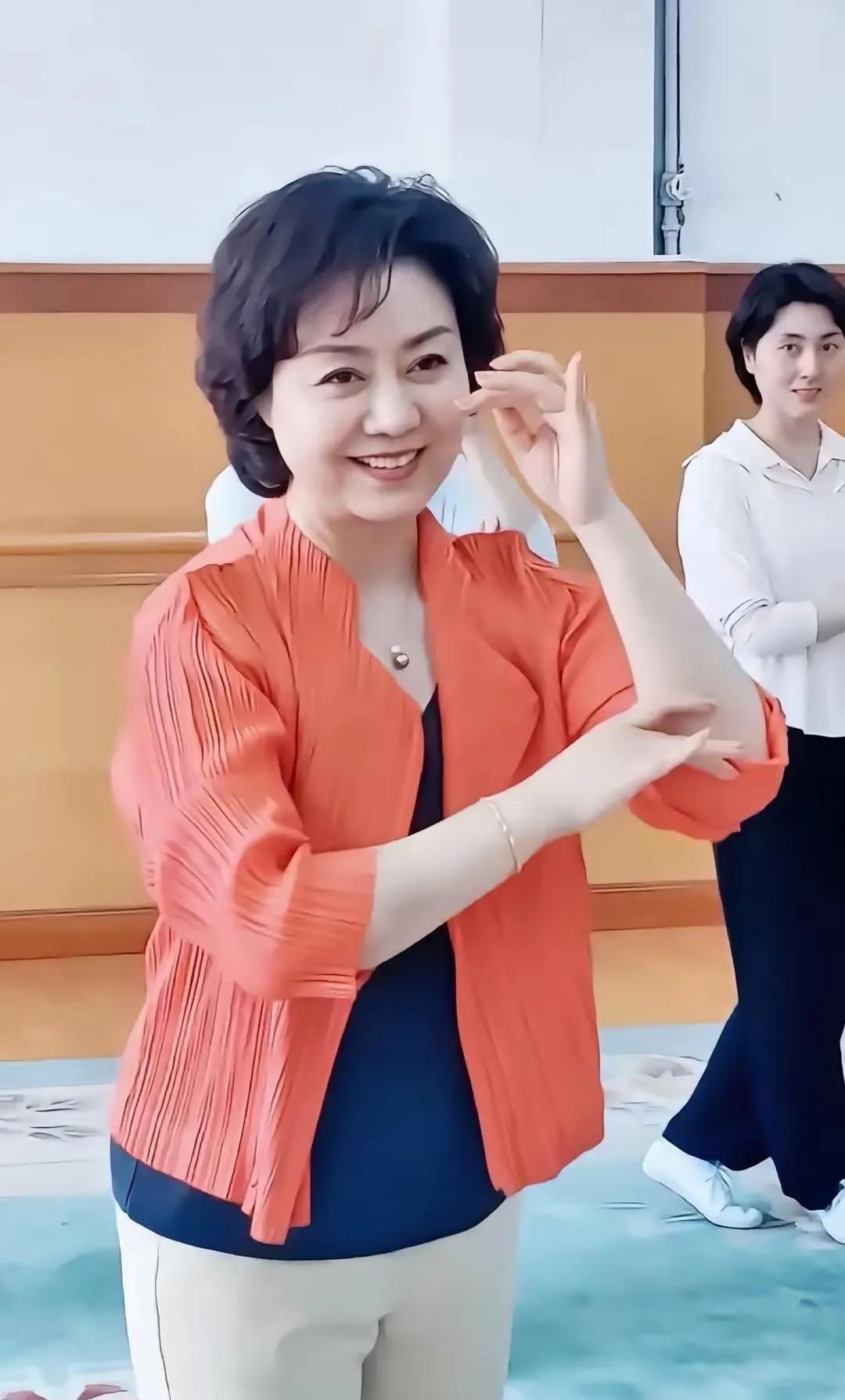 李胜素，号称“京剧第一美人”！人红是非多，传出许多“绯闻丈夫”，其实都是合作关系