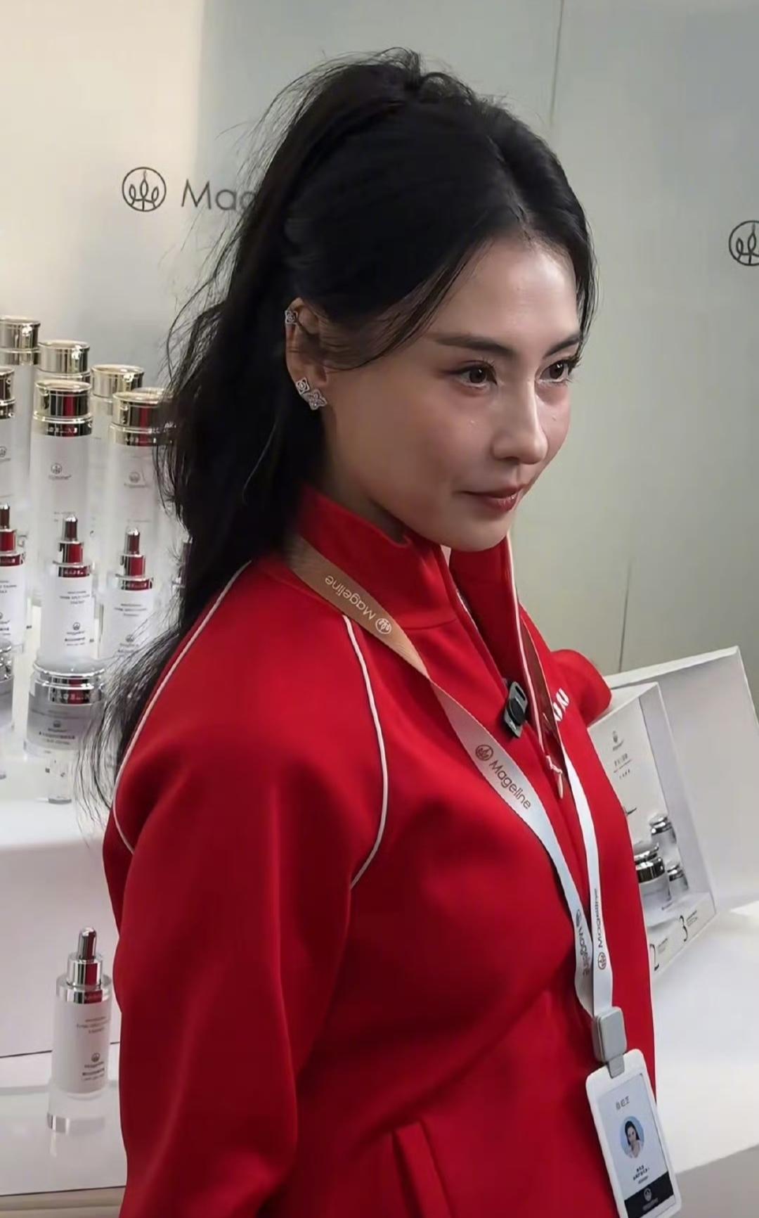 这真的是张柏芝吗？我差点没认出来！刷到张柏芝出席活动的生图，我整个人都懵了