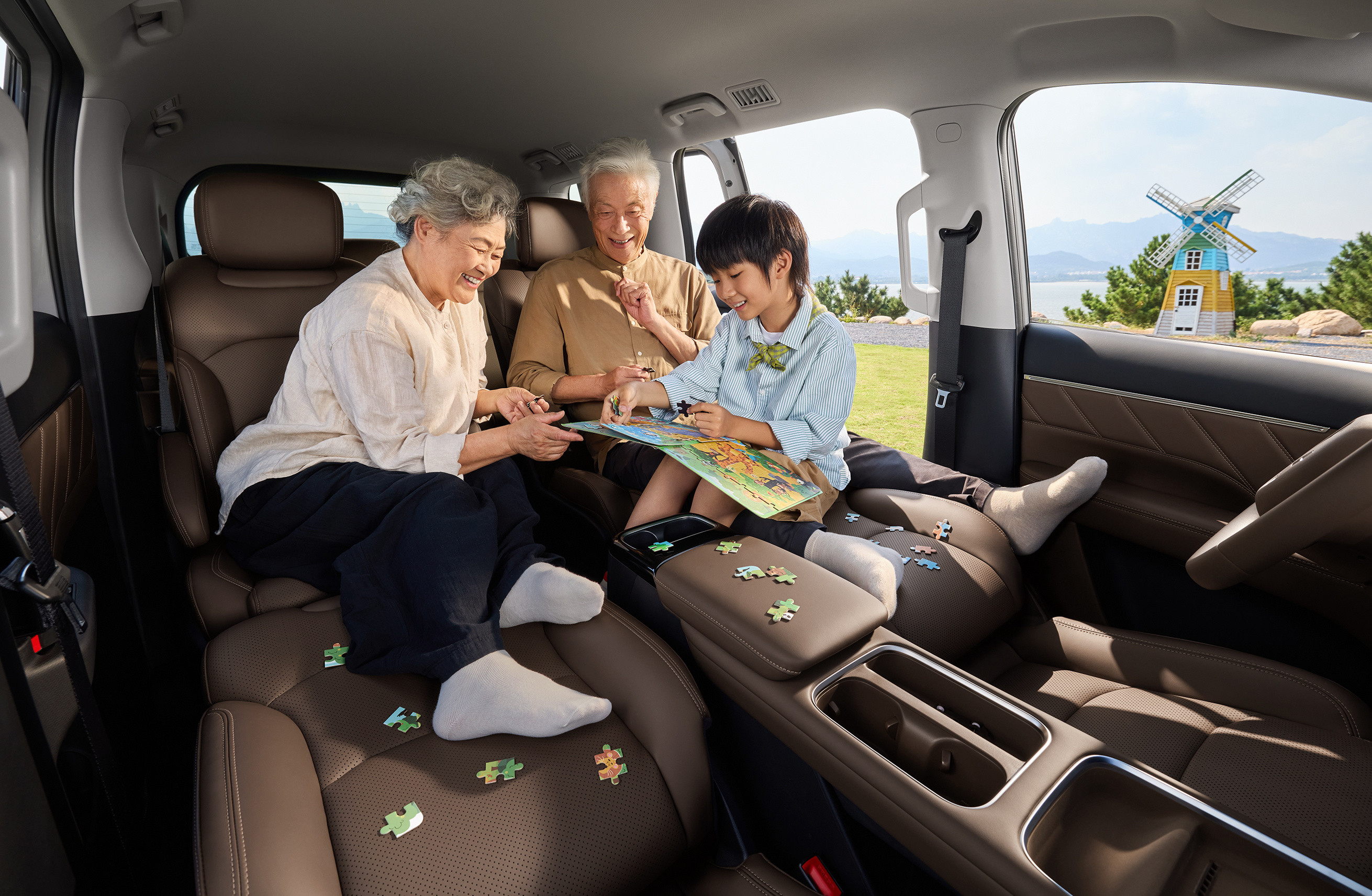 五菱星光730重塑家用MPV标杆！7.1万起配电动侧滑门，订单已破3万