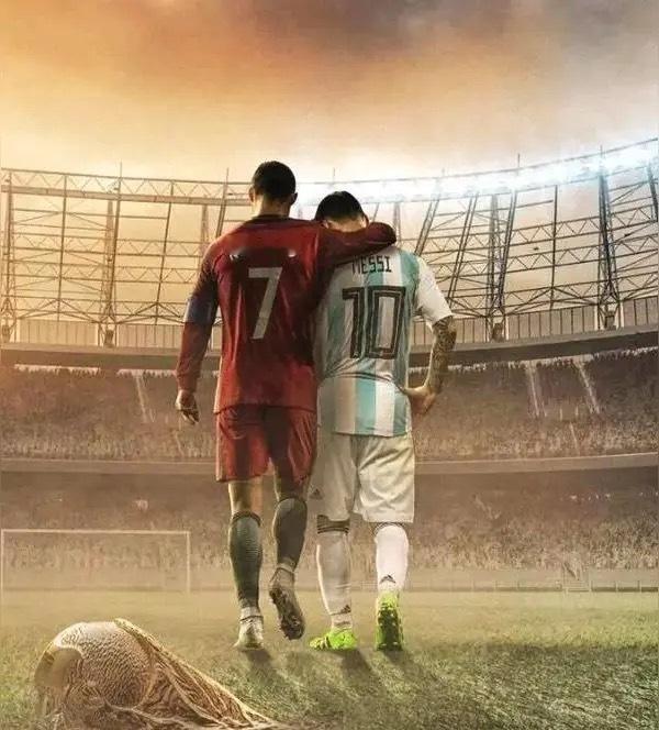 C罗在各领域的最佳球员评选中，次次力压梅西胜出（尽管媒体扩大了梅西的冠军数）梅西