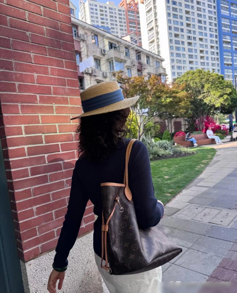 我大姐64岁了，离婚8年。我建议她再找个老伴，她却不同意：第一、我有钱，退休金4