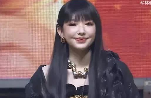 明星动脸真的要慎重！这竟然是程潇！完全认不出来了！本来就是大美女，为什么