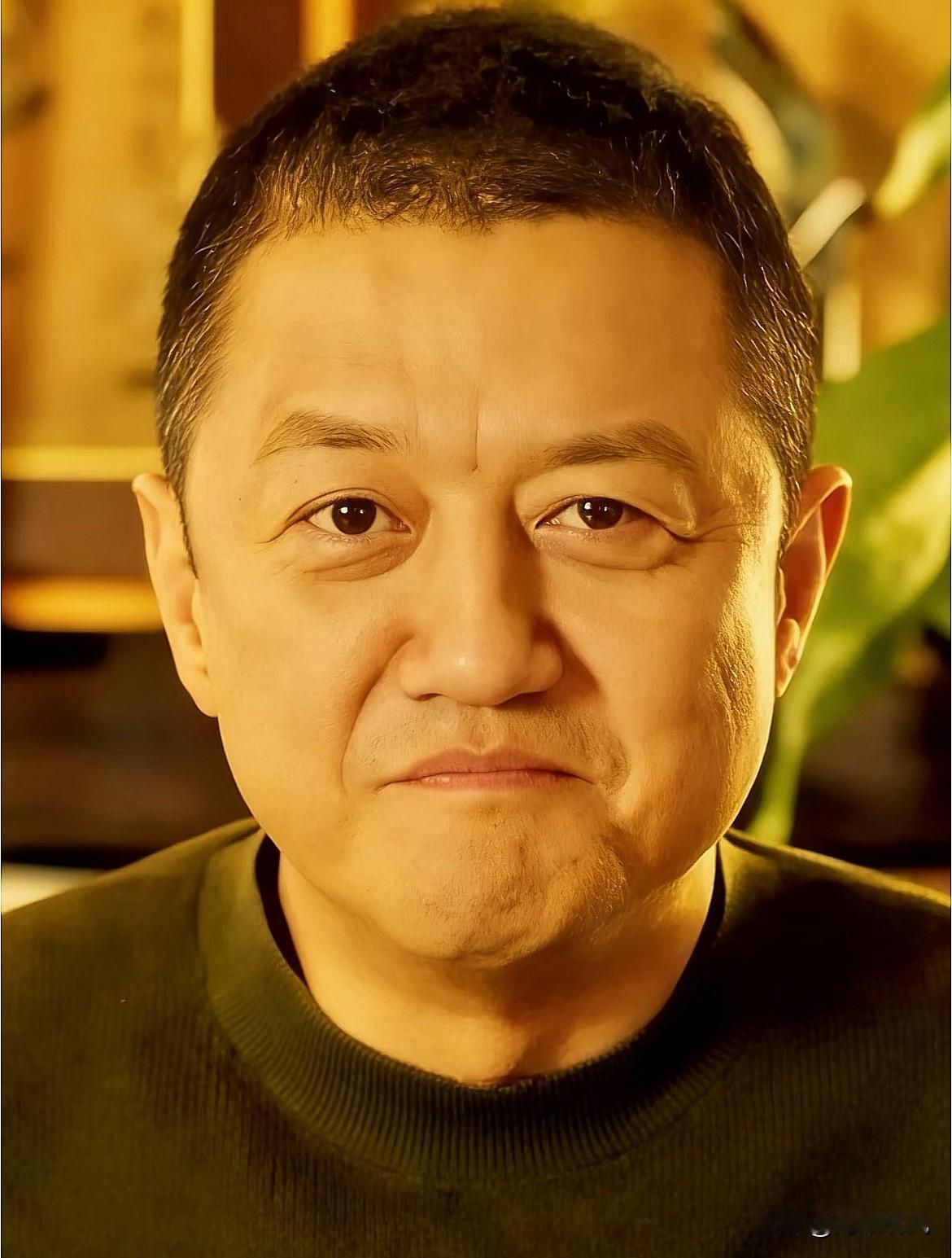 真正的高手过招，从来不带火气，全是人情世故。看李亚鹏评价陈光标，那才叫滴水不