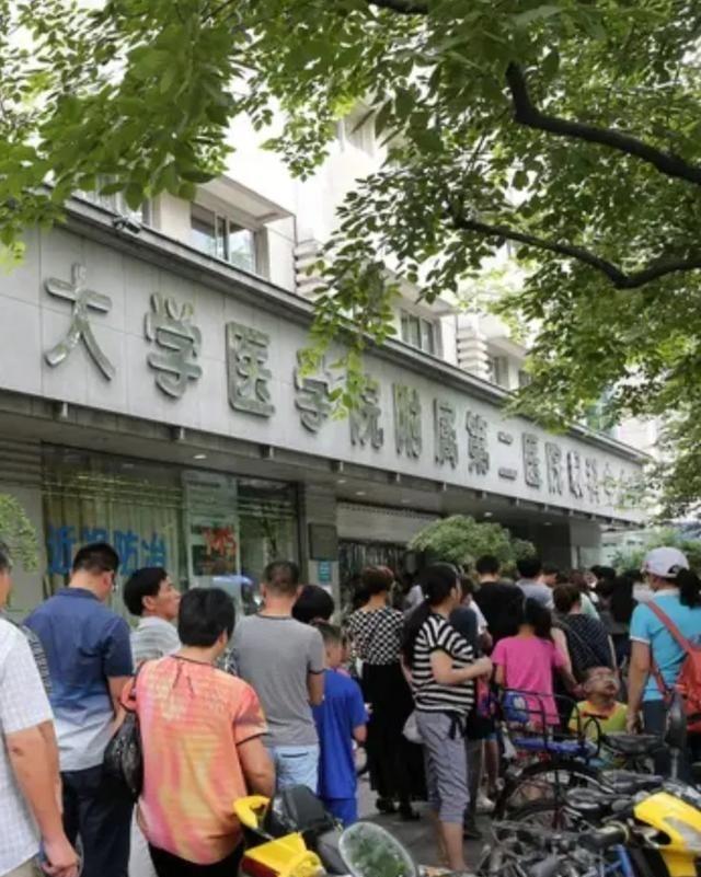 医术真有高低之分，这绝对是降维打击。有个网友眼睛发炎，在老家市医院看，医生都说做