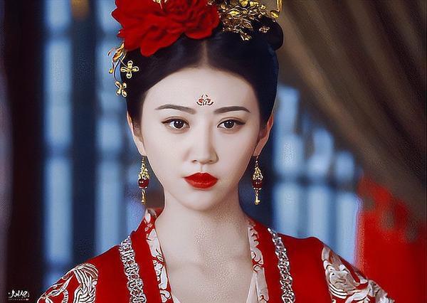 760年，洛阳掖庭深处，她死死捂住儿子的嘴；21年后，长安含元殿上，皇帝对着一件