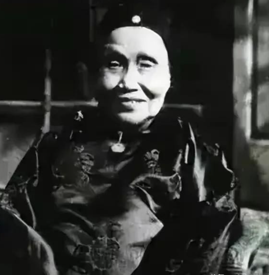 1870年，曾国藩为小女儿曾纪芬挑选夫婿，妻子不太放心地说：“这次让我也看看吧，