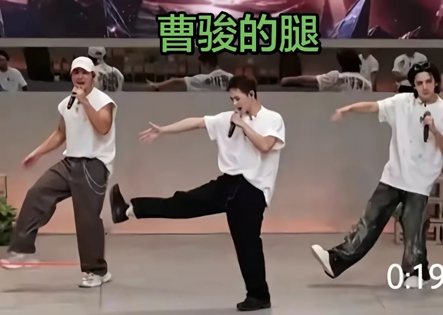 #曹骏让节目组把训练镜头放出来#我一直都觉得曹骏长得挺帅也挺有实力的，很能打，演技也很可以，还非常努
