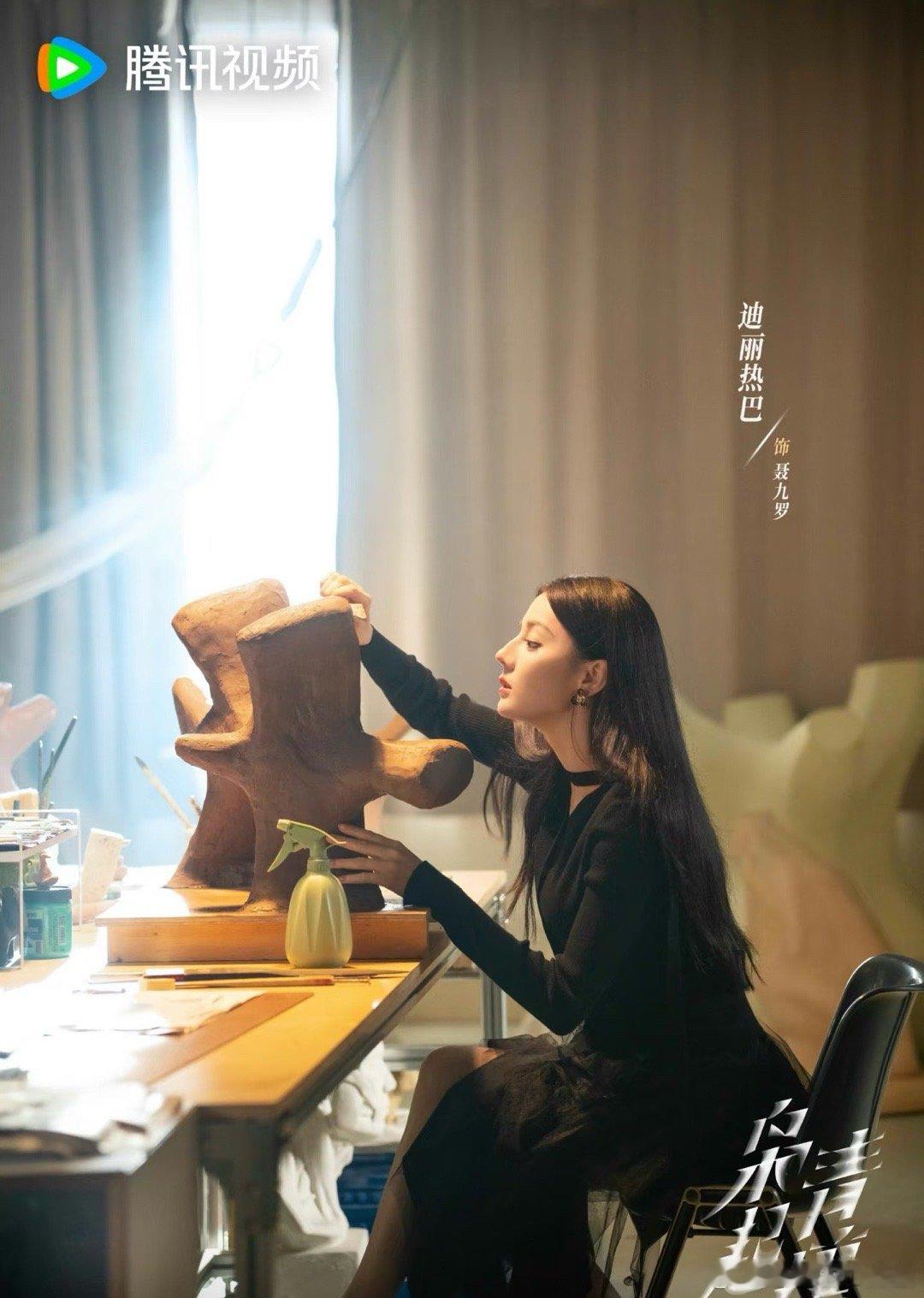 怎么办😳迪丽热巴这两部可能要撞了​​​