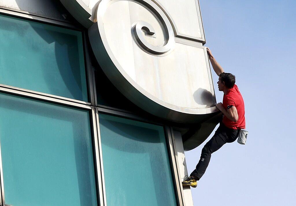 那应该叫中国101啊！卓荣泰将台北101称为台湾101 王世坚举例反驳：没有人