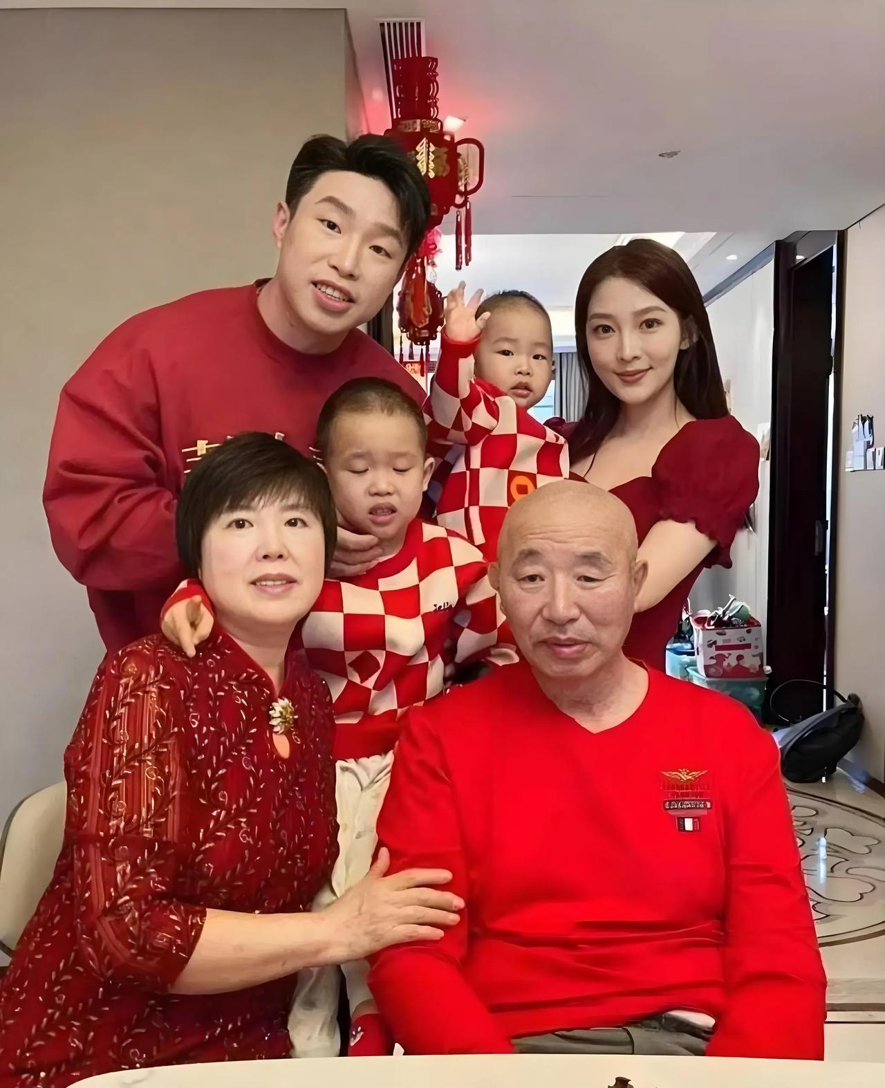 事实证明，老婆的基因再好，也比不过老公祖传的基因！