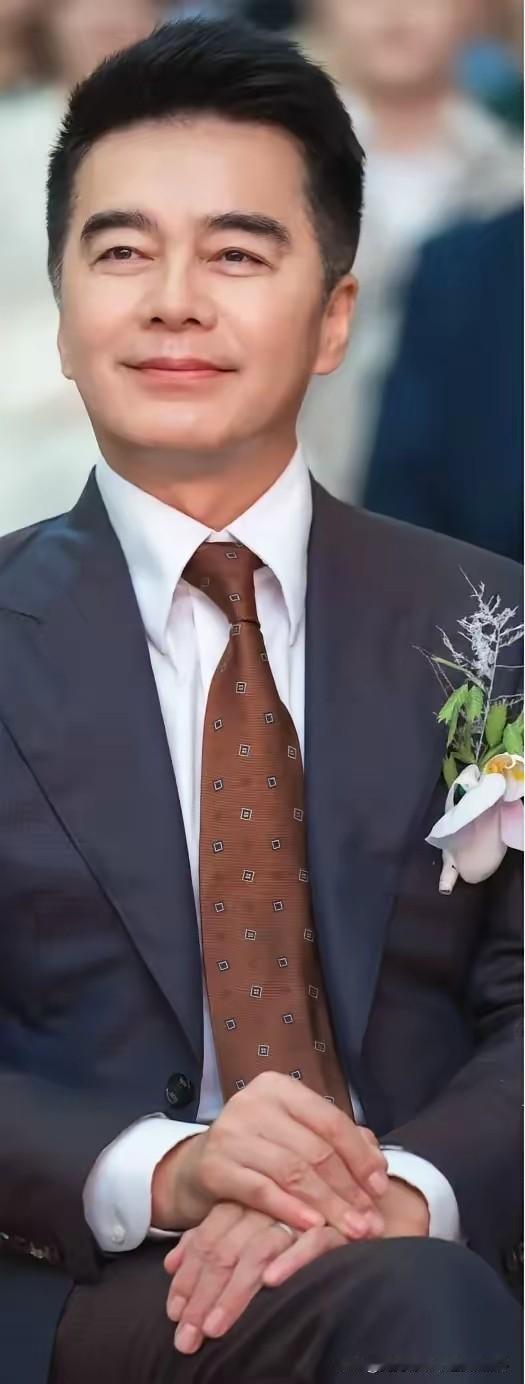 果然姜还是老的辣！​61岁许亚军没有预料到，​陈伟霆更没有预料到，自己的“爸