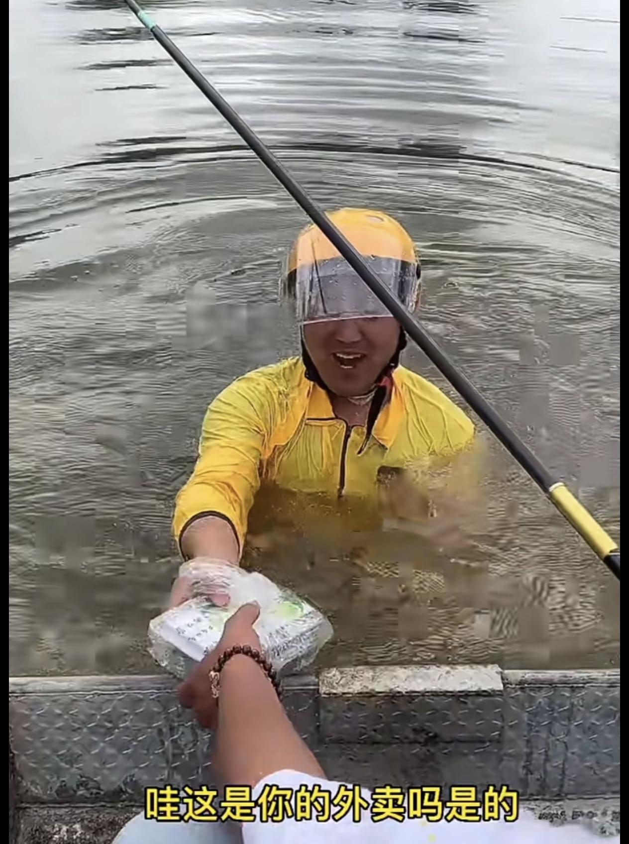 ·《暴雨都淹到车顶了，某些人还在拿沈阳当笑话？》·《我住在一楼，三天没睡好