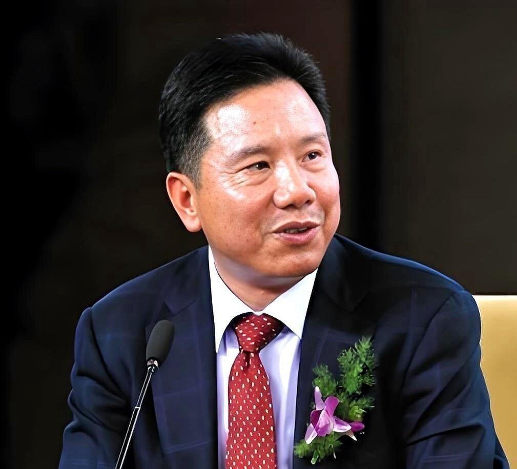 金螳螂创始人朱兴良，靠精装做成行业龙头，被恒大拖欠77.3亿工程款，巨亏近50亿