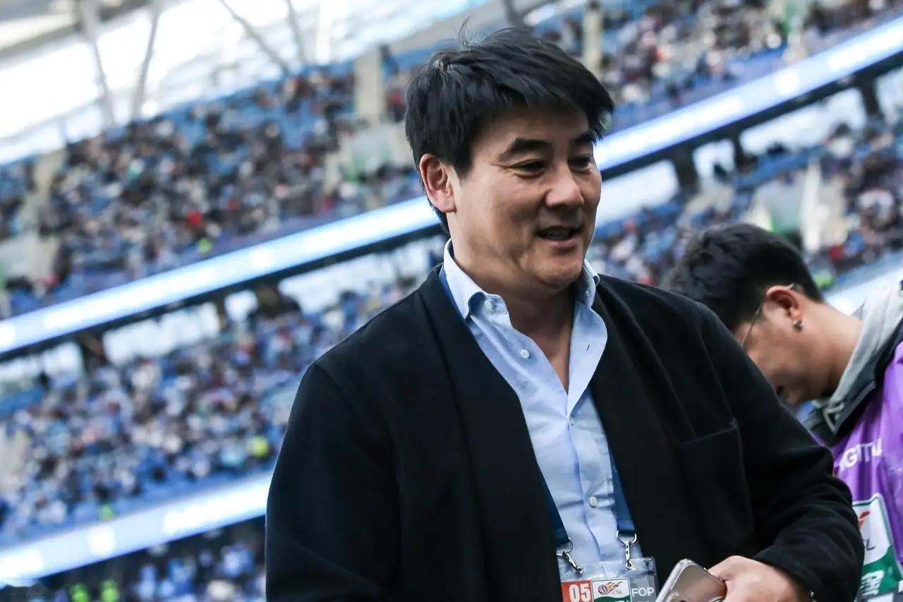 北京国安大变局，总经理李明离任，已经向球员们告别，当初为了追随李明而来的张源也自