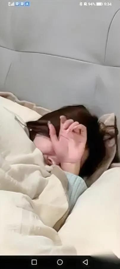 三次婚礼黄了！她崩溃大哭爸妈又在彩礼外加10万男方第三次退婚后，姑娘蹲在