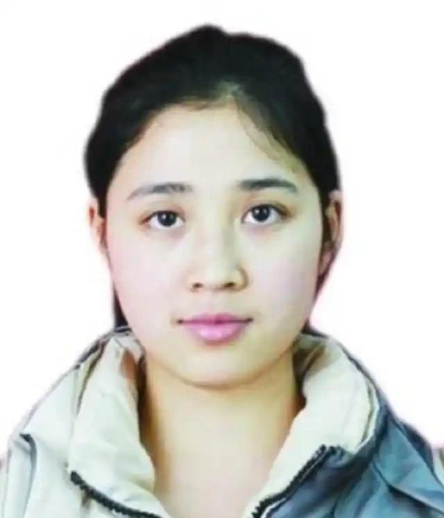 1990年，重庆36岁光棍捡到了一个女婴，不舍吃不舍喝将女孩养大，谁知，养女成年