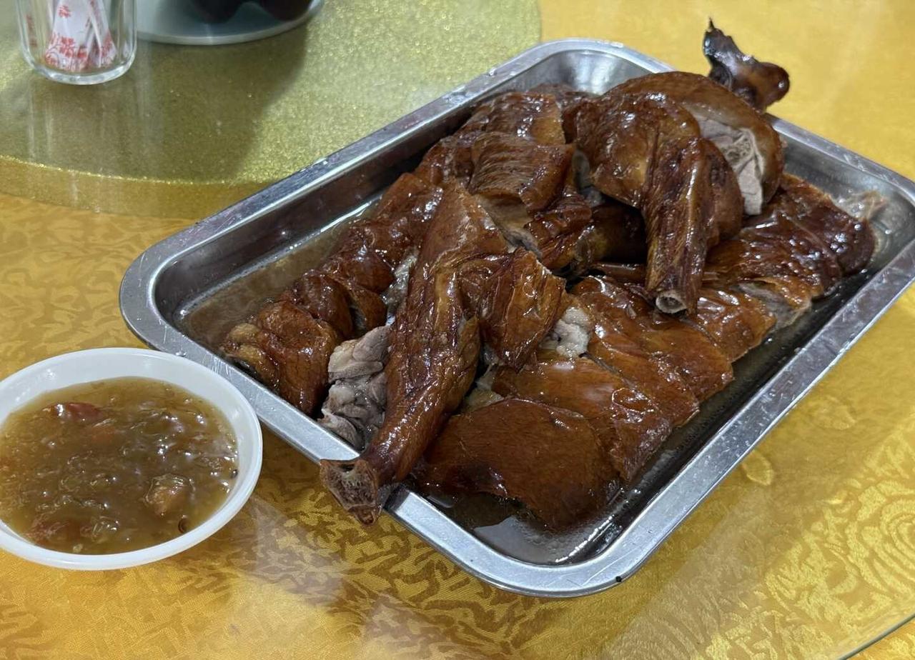 广州番禺美食烧鹅全测评可以说是广州最火的烧鹅了吧！我收藏了两年了，终于去广州吃