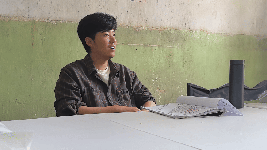 张哲华终于从山里出来了别找了！张哲华带着《生命树》杀青消息“出山”了！为演好环保