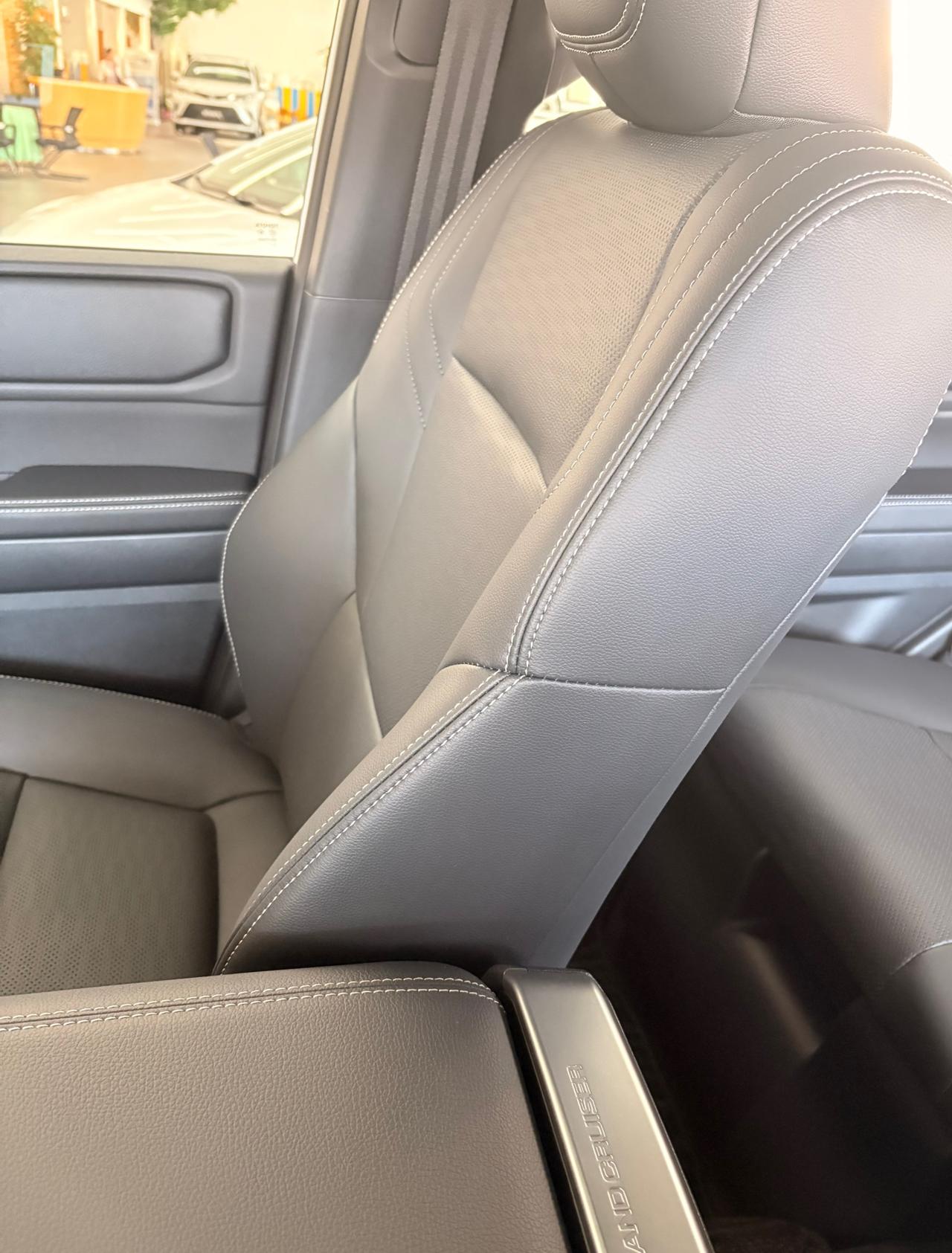 我有个老乡，过年回老家高速1000公里，他是每个服务区都要进去，我和他说，