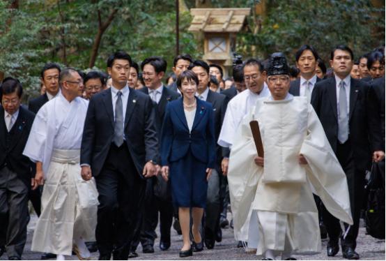 日本首相高市早苗1月5日发文说：我与内阁成员一同参拜了伊势神宫。 这根本不是