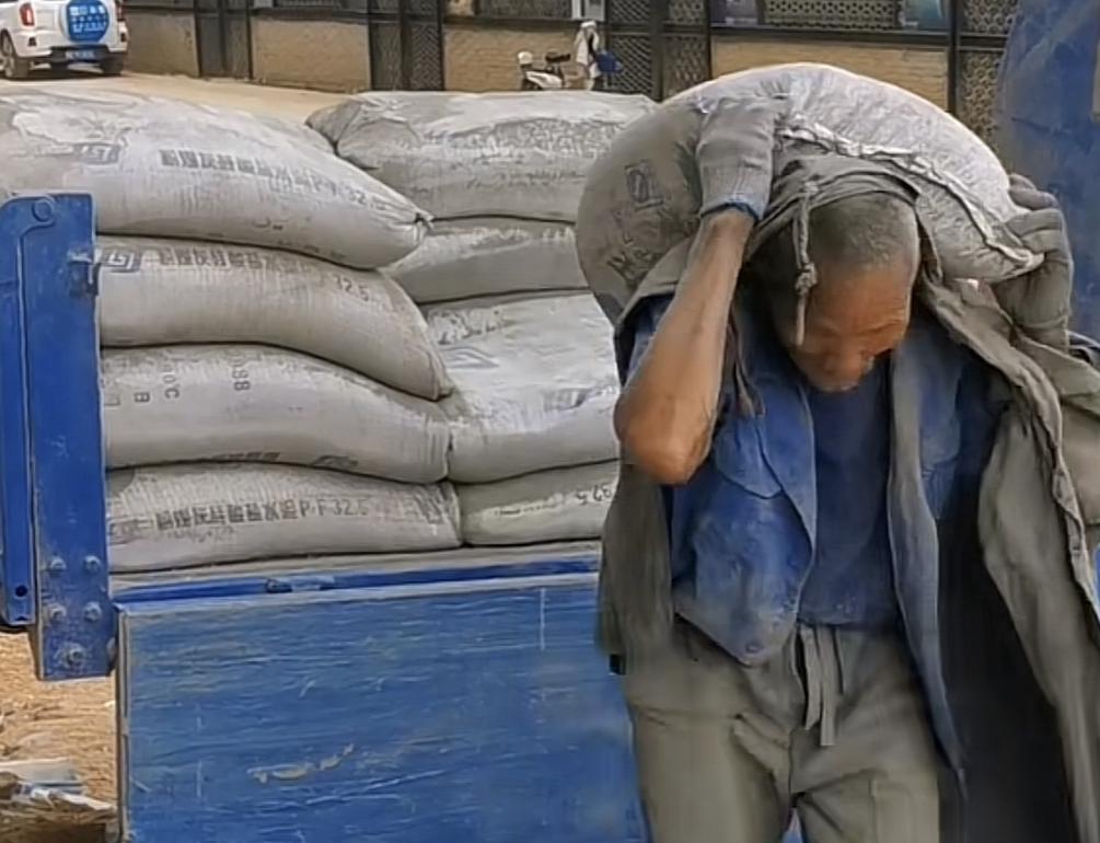 人大代表建议70岁以上农民养老金提至500元事件为何会冲上热搜？本质上就是因为背