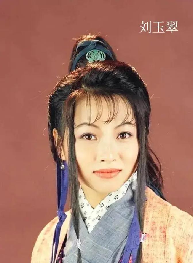 林子博离开TVB后跑去马来西亚做直播带货，首场就卖出三千多单榴莲月饼。港媒说