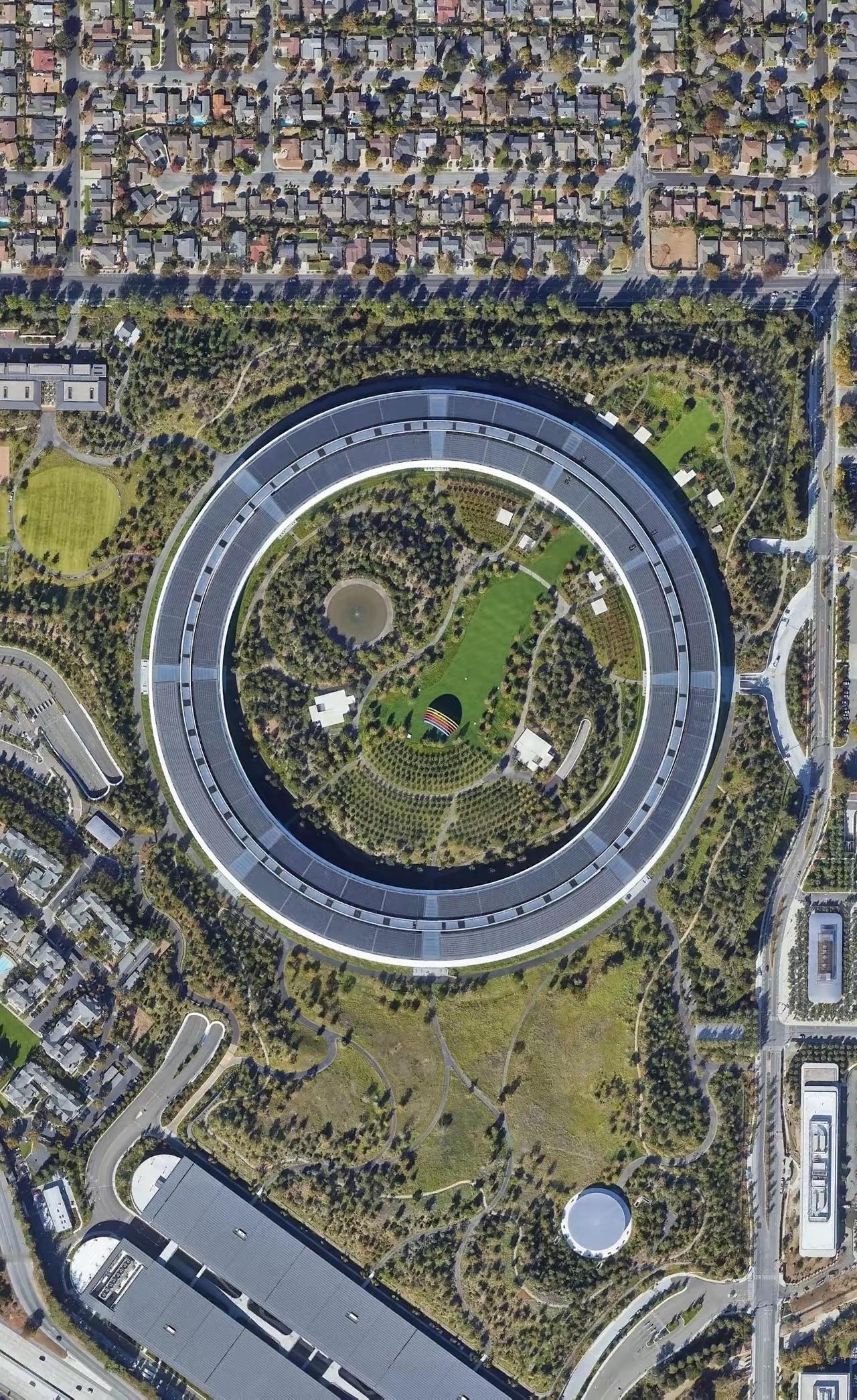 苹果的办公大楼俯瞰像一个Home键，Home键虽然很经典，但是落后于时代发展最后