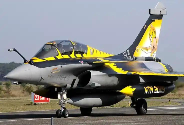 超视距空战，秒杀阵风！巴基斯坦空军首次公布，歼-10C战机挂载霹雳-15中远程空