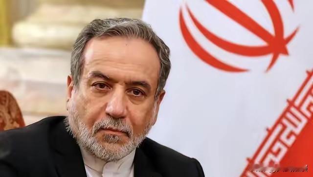 伊朗在空前压力面前牛了一回。伊朗外长当着中间人的面，连美国的文件都没打开，直