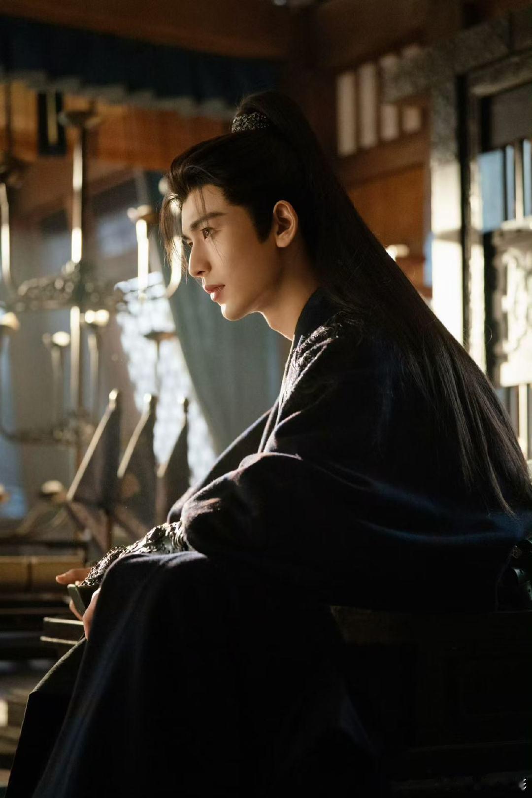 张凌赫四次参加庆功宴张凌赫已经参加四次庆功宴了张凌赫今日出发参加《逐玉》庆功