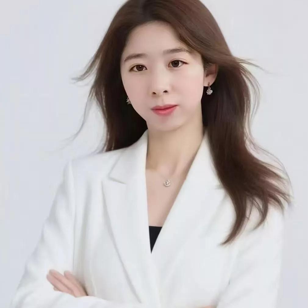 优雅气质，自信女神，白衣飘飘，气质动人。温柔高贵的女性高贵的气质女人温婉大方